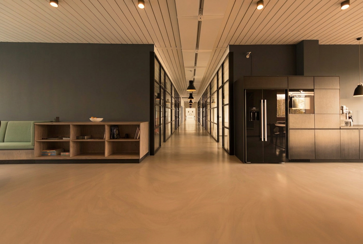 Bureau contemporain vide et ouvert